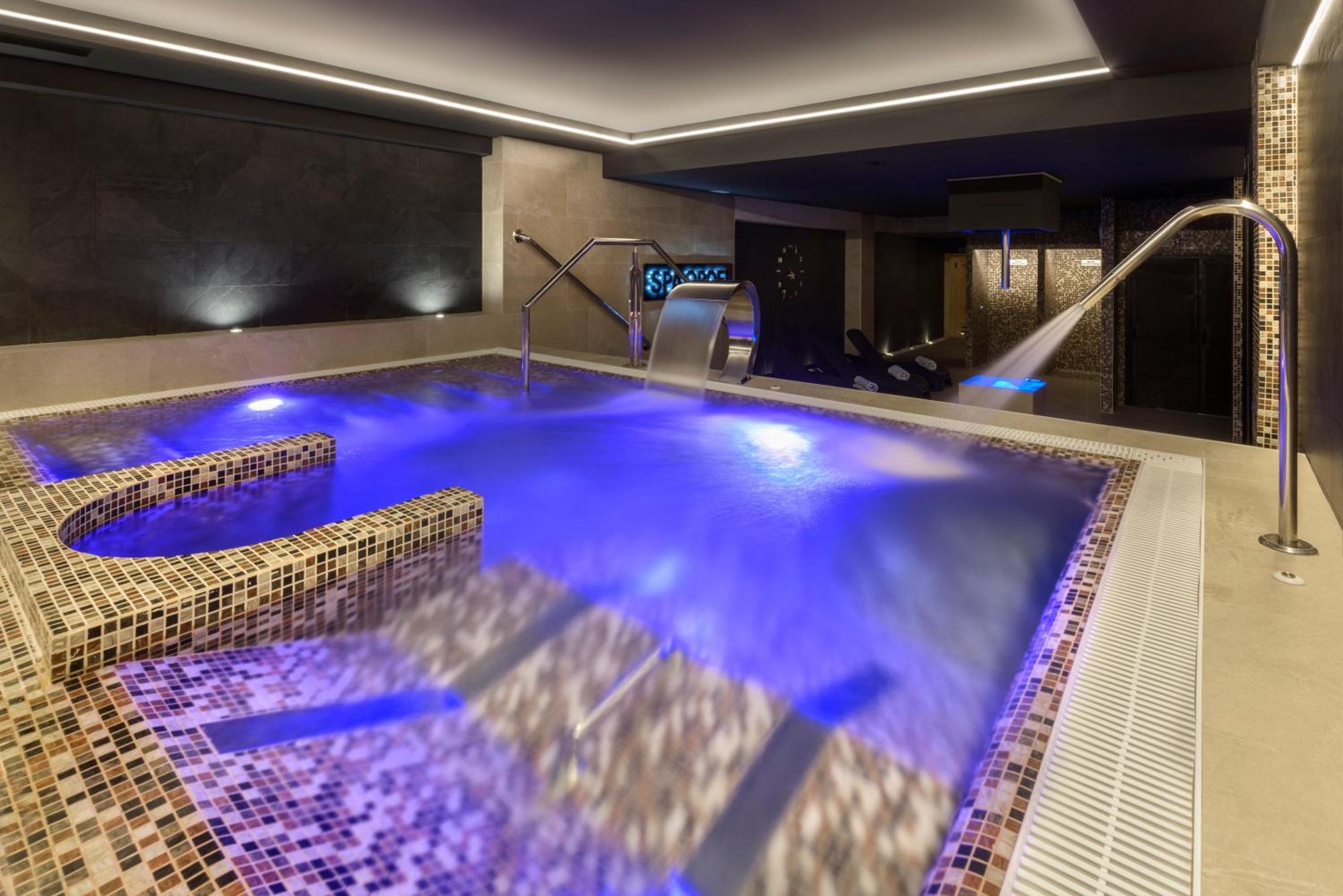 Oroel Hotel
